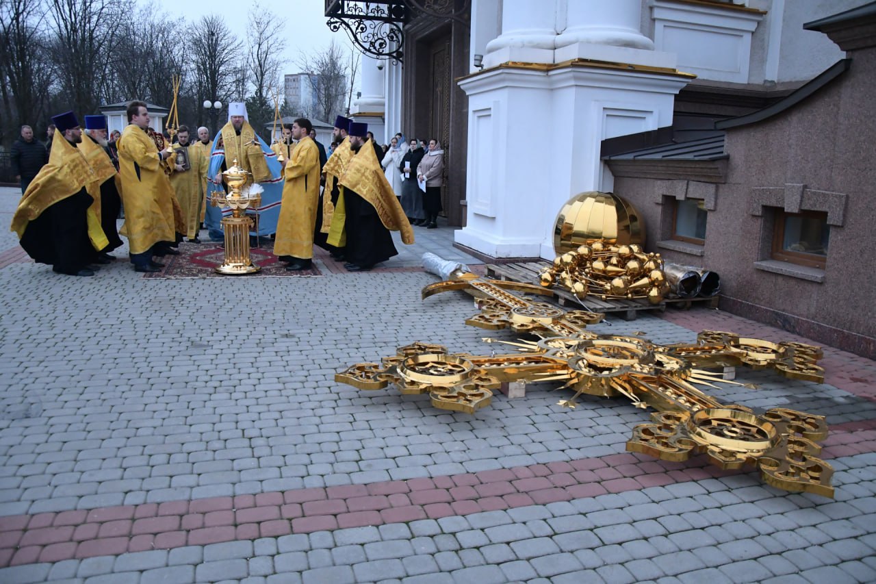 Долгожданное событие в Донецке! Новый крест для Собора Петра и Февронии освящен! Долгожданное событие в Донецке! Новый крест для Собора Петра и Февронии освящен!