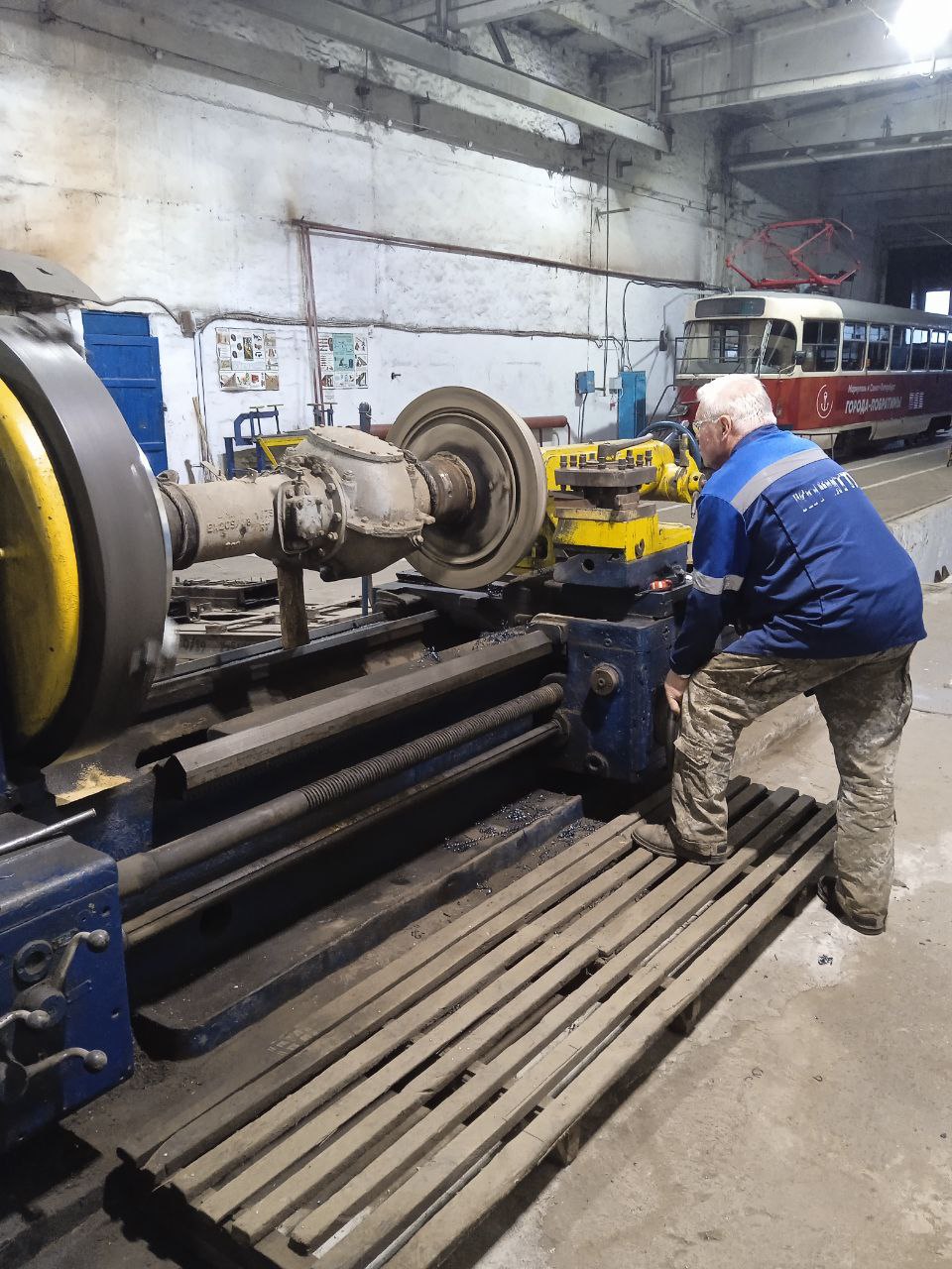 Мариупольтранс: Специалисты трамвайного депо МУП «МАРИУПОЛЬТРАНС» проводят ремонт и обслуживание узлов трамвайных вагонов Мариупольтранс: Специалисты трамвайного депо МУП «МАРИУПОЛЬТРАНС» проводят ремонт и обслуживание узлов трамвайных вагонов