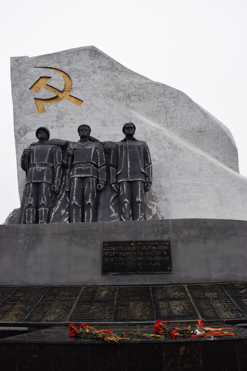 9 декабря, в этот знаменательный День Героев Отечества, казаки станицы Мариупольская, во главе с Атаманом, совместно с руководителем Управы Орджоникидзевского внутригородского района города Мариуполь, Игорем Анатольевичем... 9 декабря, в этот знаменательный День Героев Отечества, казаки станицы Мариупольская, во главе с Атаманом, совместно с руководителем Управы Орджоникидзевского внутригородского района города Мариуполь, Игорем Анатольевичем...