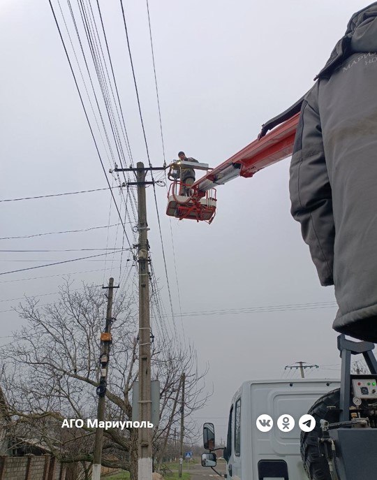 Мариупольские энергетики обследовали 10 километров сетей наружного освещения и праздничной иллюминации Мариупольские энергетики обследовали 10 километров сетей наружного освещения и праздничной иллюминации