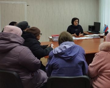 Заведующий Старокрымским территориальным сектором Цымбой Элла Федоровна провела встречу с жителями посёлка