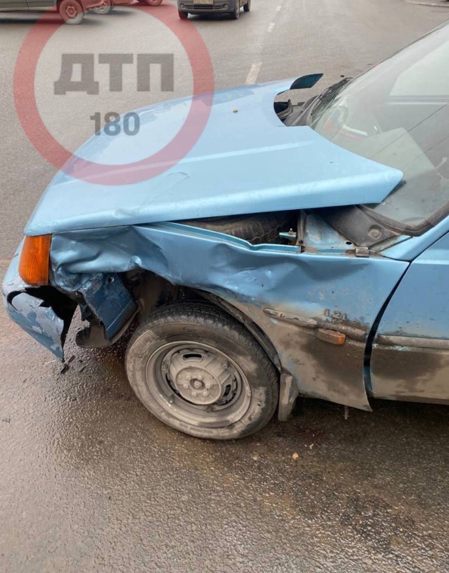 ДТП произошло на пр. Ленинградском в Мариуполе ДТП произошло на пр. Ленинградском в Мариуполе