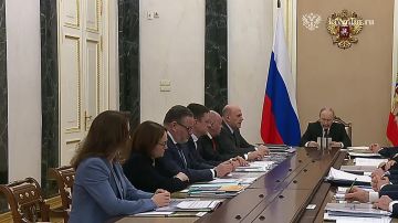 Президент проводит совещание по экономическим вопросам