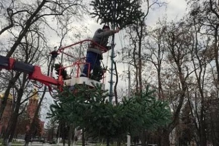 Мариуполь продолжают преображать к Новому году
