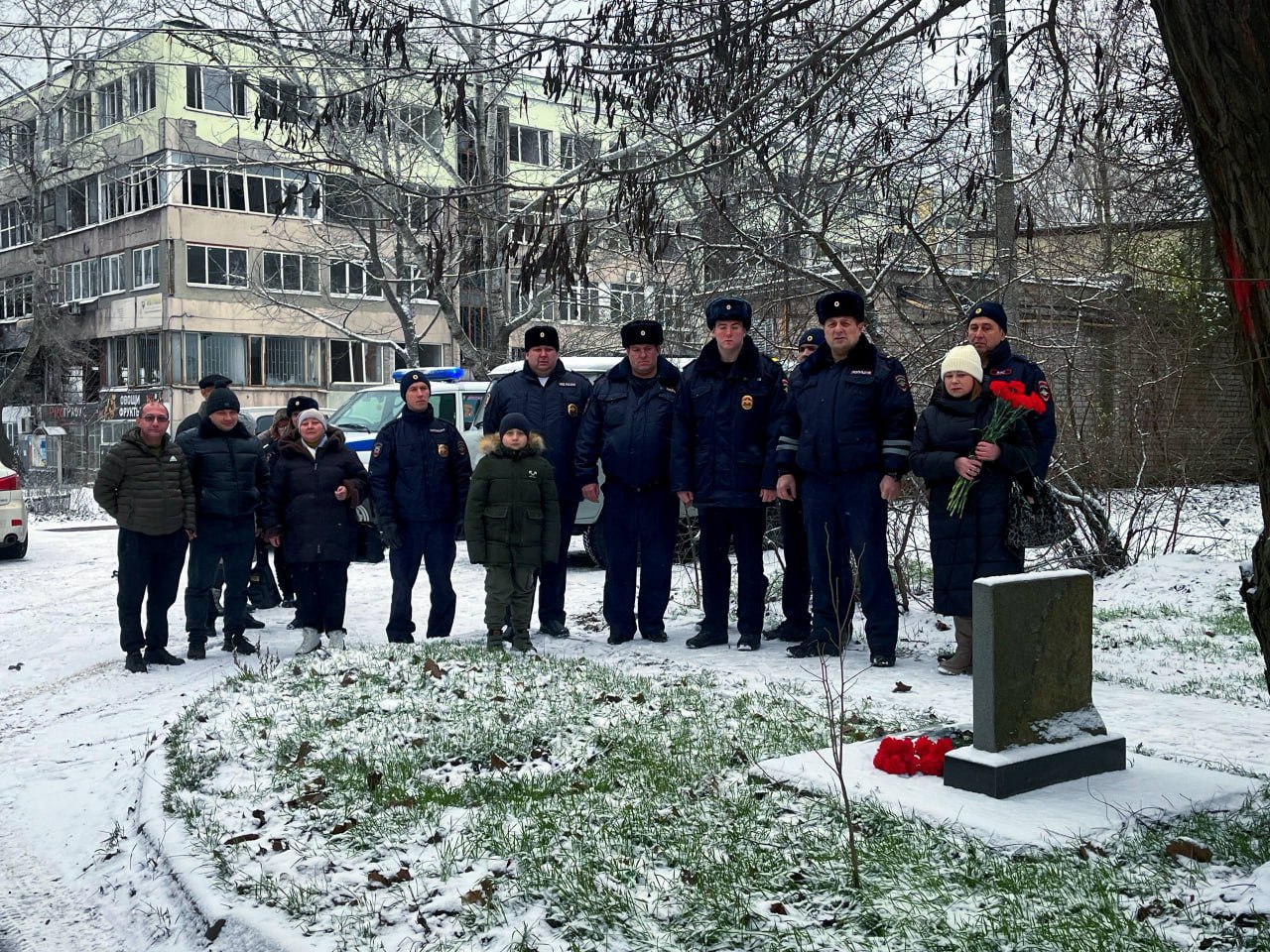 В Мариуполе сотрудники патрульно-постовой службы полиции почтили память погибших коллег В Мариуполе сотрудники патрульно-постовой службы полиции почтили память погибших коллег