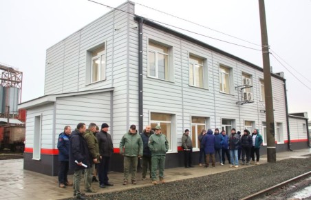 В Мариуполе открыли после реконструкции пункт техобслуживания грузовых вагонов, разрушенный в ходе боевых действий