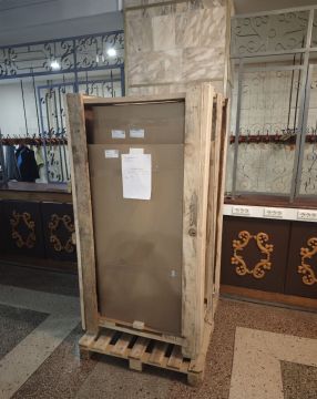 Петербургский фонд «Победа» совместно с Комитетом по культуре доставили оборудование и инвентарь для дальнейшей работы драматического театра в Мариуполе