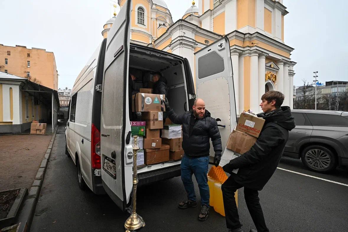 В преддверии Нового года петербургские волонтёры передали в Донбасс две тысячи новогодних подарков для детей и подопечных социальных учреждений В преддверии Нового года петербургские волонтёры передали в Донбасс две тысячи новогодних подарков для детей и подопечных социальных учреждений