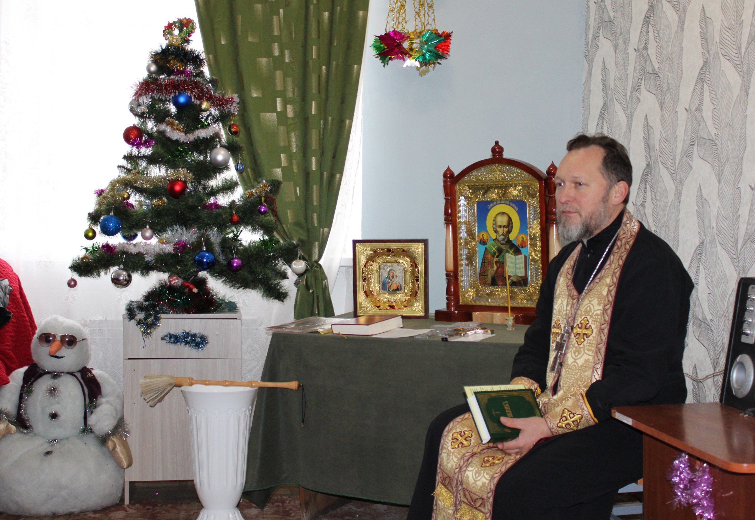 В День святого Николая ИК-13 посетил священнослужитель В День святого Николая ИК-13 посетил священнослужитель