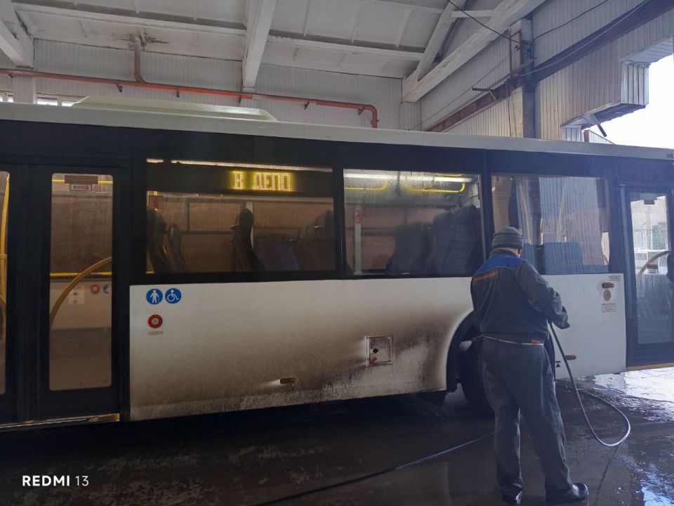 Мариупольтранс: Ежедневно специалисты автобусного и троллейбусного парка МУП "МАРИУПОЛЬТРАНС" производят осмотр, ремонт и наладку подвижного состава, что способствует обеспечению безопасности и комфорта пассажиров