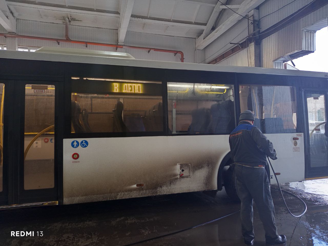 Мариупольтранс: Ежедневно специалисты автобусного и троллейбусного парка МУП "МАРИУПОЛЬТРАНС" производят осмотр, ремонт и наладку подвижного состава, что способствует обеспечению безопасности и комфорта пассажиров