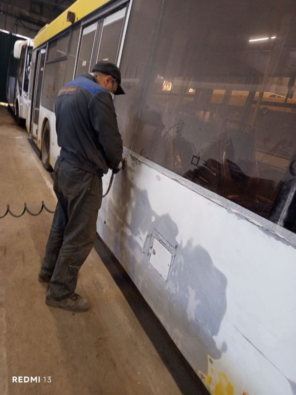 Мариупольтранс: Ежедневно специалисты автобусного и троллейбусного парка МУП "МАРИУПОЛЬТРАНС" производят осмотр, ремонт и наладку подвижного состава, что способствует обеспечению безопасности и комфорта пассажиров Мариупольтранс: Ежедневно специалисты автобусного и троллейбусного парка МУП "МАРИУПОЛЬТРАНС" производят осмотр, ремонт и наладку подвижного состава, что способствует обеспечению безопасности и комфорта пассажиров