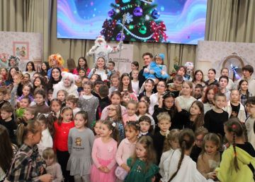 Давайте жить дружно!. Три дня артисты Москонцерта выступали с новогодним представлением перед маленькими жителями города