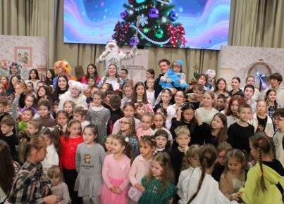 Давайте жить дружно!. Три дня артисты Москонцерта выступали с новогодним представлением перед маленькими жителями города