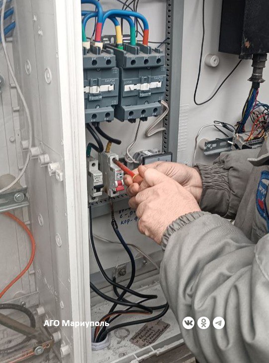 Мариупольские энергетики проинспектировали работу праздничной иллюминации Мариупольские энергетики проинспектировали работу праздничной иллюминации