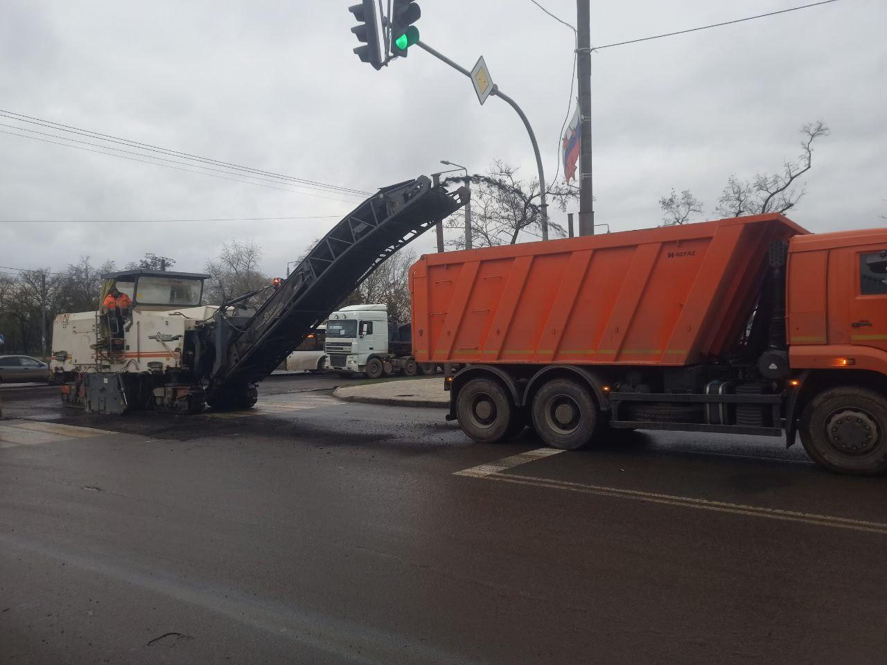 В Мариуполе приступили к дорожным работам по программе 2026 года