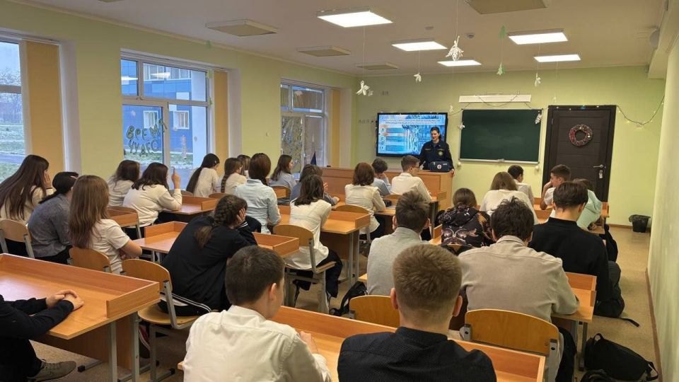 Добровольцы Мариупольского местного отделения Донецкого РО ВСКС провели очередную встречу со школьниками в рамках проекта «Новые маршруты» Добровольцы Мариупольского местного отделения Донецкого РО ВСКС провели очередную встречу со школьниками в рамках проекта «Новые маршруты»