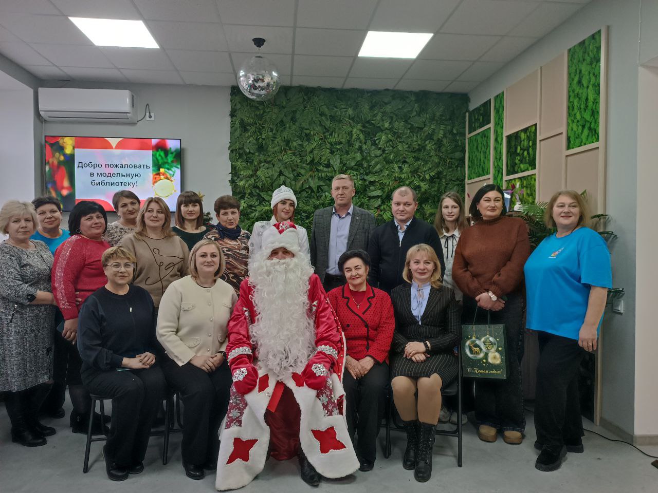 Вчера в поселке Володарское торжественно открыли детскую и взрослую модельные библиотеки Вчера в поселке Володарское торжественно открыли детскую и взрослую модельные библиотеки