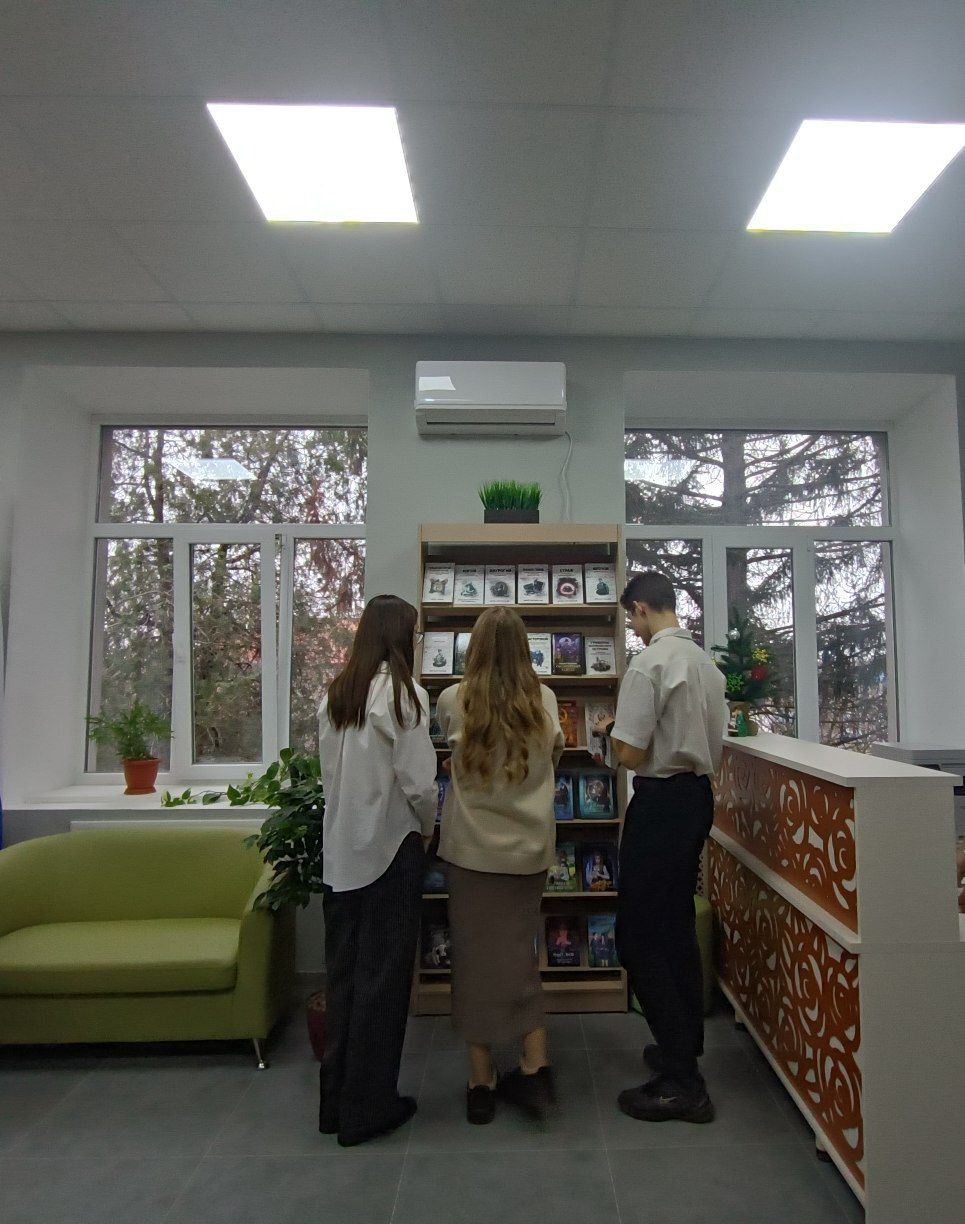 Вчера в поселке Володарское торжественно открыли детскую и взрослую модельные библиотеки Вчера в поселке Володарское торжественно открыли детскую и взрослую модельные библиотеки