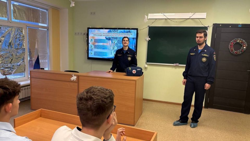 Добровольцы Мариупольского местного отделения Донецкого РО ВСКС провели очередную встречу со школьниками в рамках проекта «Новые маршруты» Добровольцы Мариупольского местного отделения Донецкого РО ВСКС провели очередную встречу со школьниками в рамках проекта «Новые маршруты»