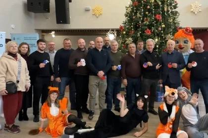 Петербуржцы исполнят новогодние мечты 15 детей из Мариуполя