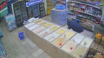 Оперативное реагирование полиции предотвратило трагедию: вооруженный мужчина задержан в одном из супермаркетов Донецка