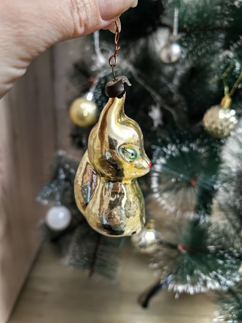 Волшебство тонкого стекла. В наши дни новогодние игрушки, которым несколько десятков лет, большая редкость, тем более в Мариуполе - многие вещи, тем более такие хрупкие, не пережили событий 2022 года