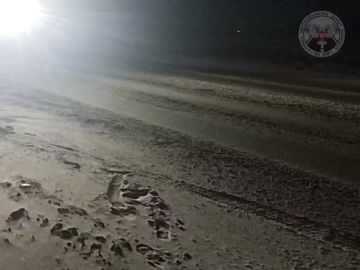 После обработки дорожного покрытия продолжаем очистку от шуги на автодорогах Енакиево-Харцызск и Мариуполь-Володарское-до границы Запорожской области