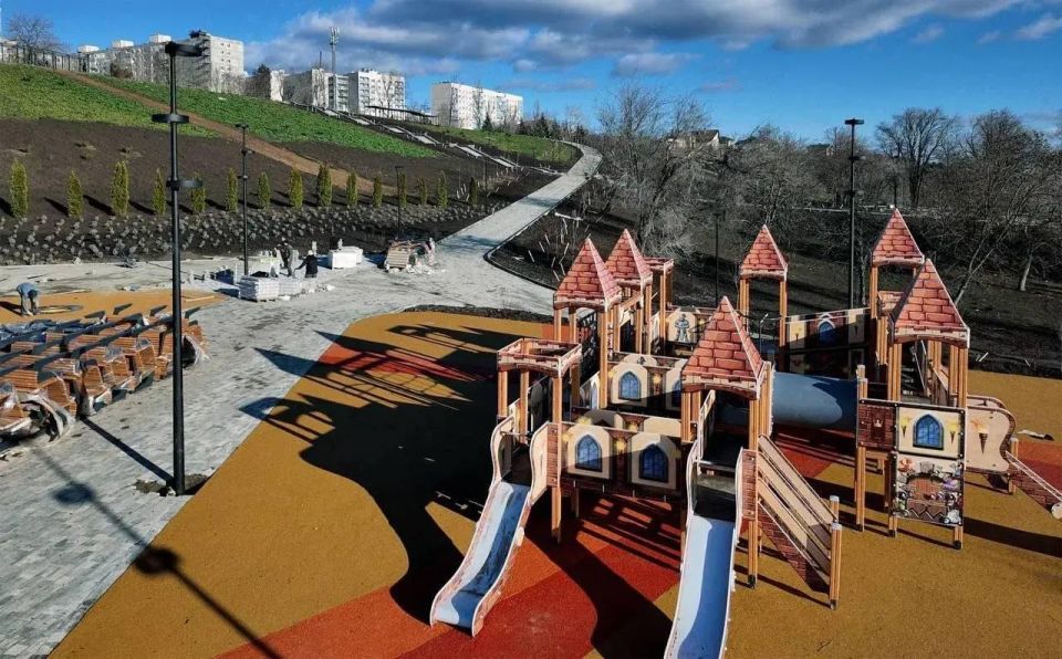 Петербургские специалисты завершают создание нового общественного пространства в Орджоникидзевском районе Петербургские специалисты завершают создание нового общественного пространства в Орджоникидзевском районе