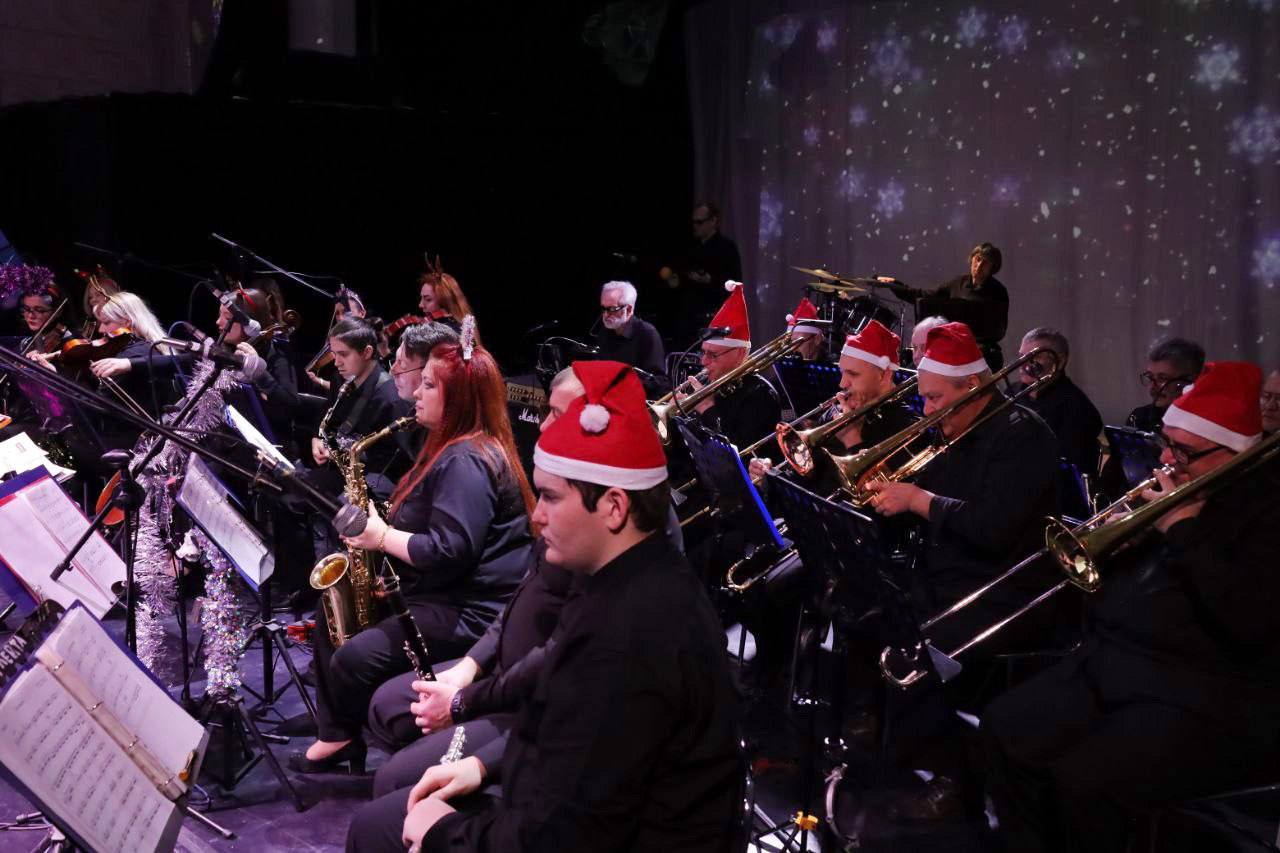 Новогоднее конфетти» от Эстрадно-симфонического оркестра: праздник музыки в Мариуполе! Новогоднее конфетти» от Эстрадно-симфонического оркестра: праздник музыки в Мариуполе!