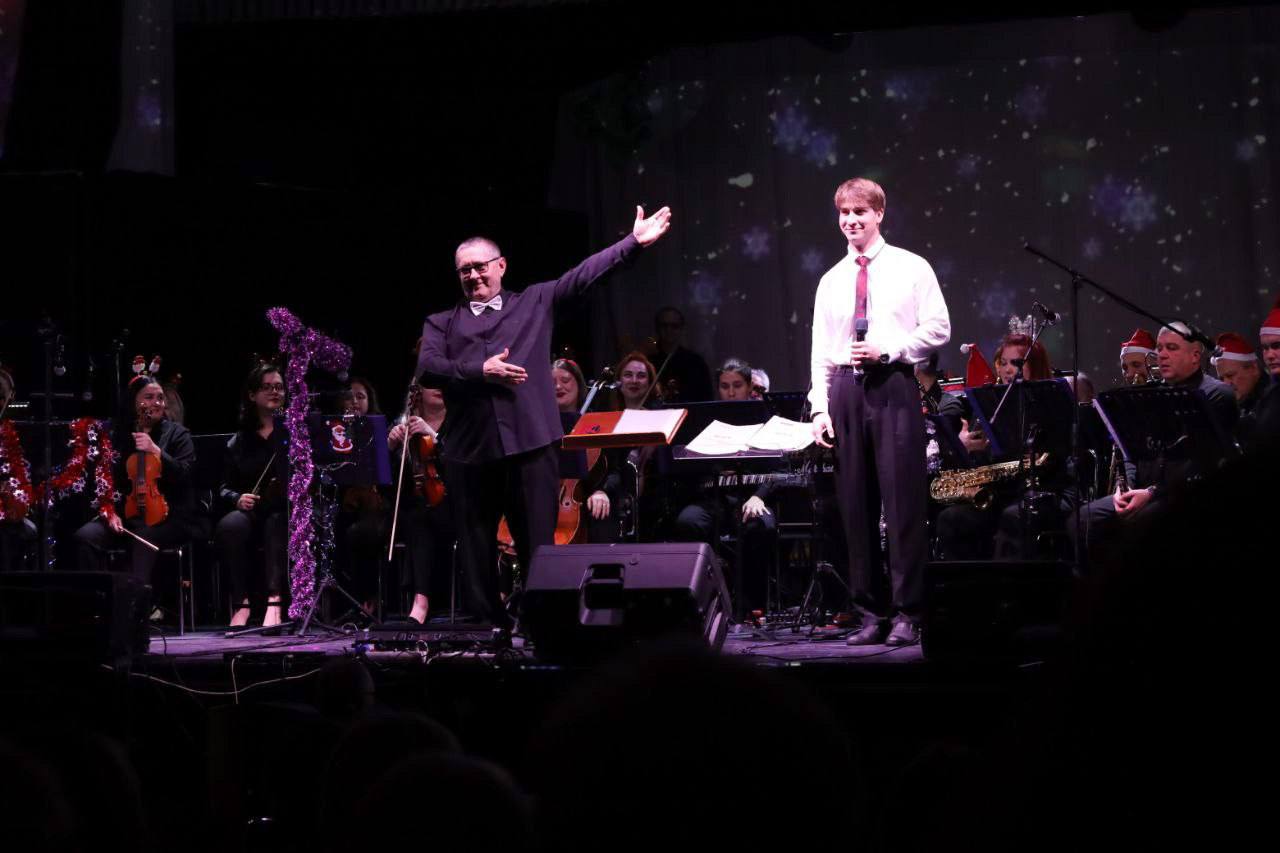 Новогоднее конфетти» от Эстрадно-симфонического оркестра: праздник музыки в Мариуполе! Новогоднее конфетти» от Эстрадно-симфонического оркестра: праздник музыки в Мариуполе!