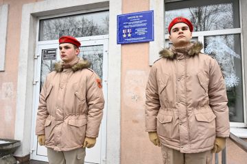 «Где мы, там победа!»: школа № 104 Донецка теперь носит имя дважды героя России Михаила Гудкова