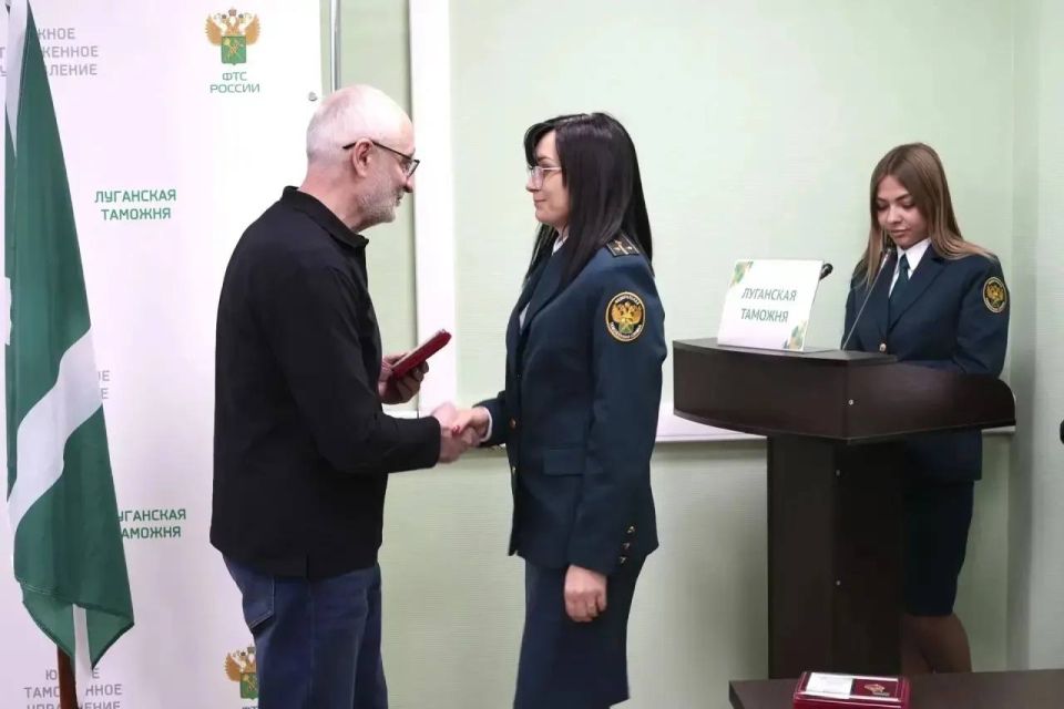 Заместитель руководителя ФТС России Олег Губайдулин посетил регионы деятельности Донецкой и Луганской таможен Заместитель руководителя ФТС России Олег Губайдулин посетил регионы деятельности Донецкой и Луганской таможен