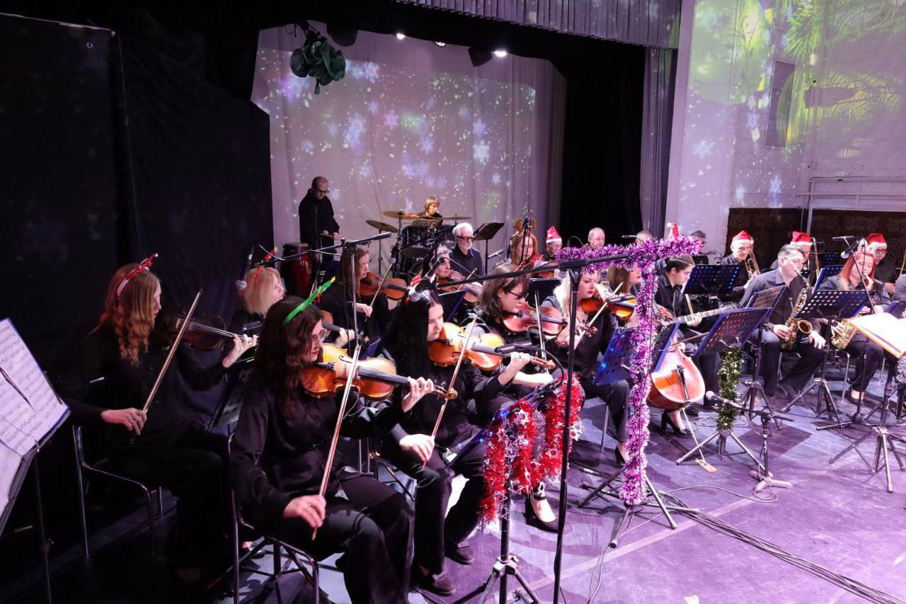 Новогоднее конфетти» от Эстрадно-симфонического оркестра: праздник музыки в Мариуполе! Новогоднее конфетти» от Эстрадно-симфонического оркестра: праздник музыки в Мариуполе!