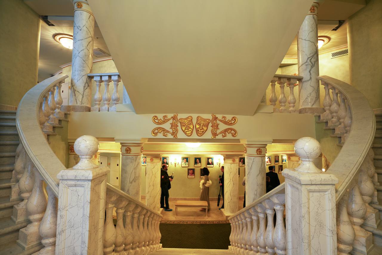 В Мариуполе открыли восстановленный драмтеатр В Мариуполе открыли восстановленный драмтеатр