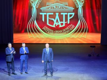 Губернатор Санкт-Петербурга Александр Беглов принял участие в торжественном открытии драмтеатра в Мариуполе (