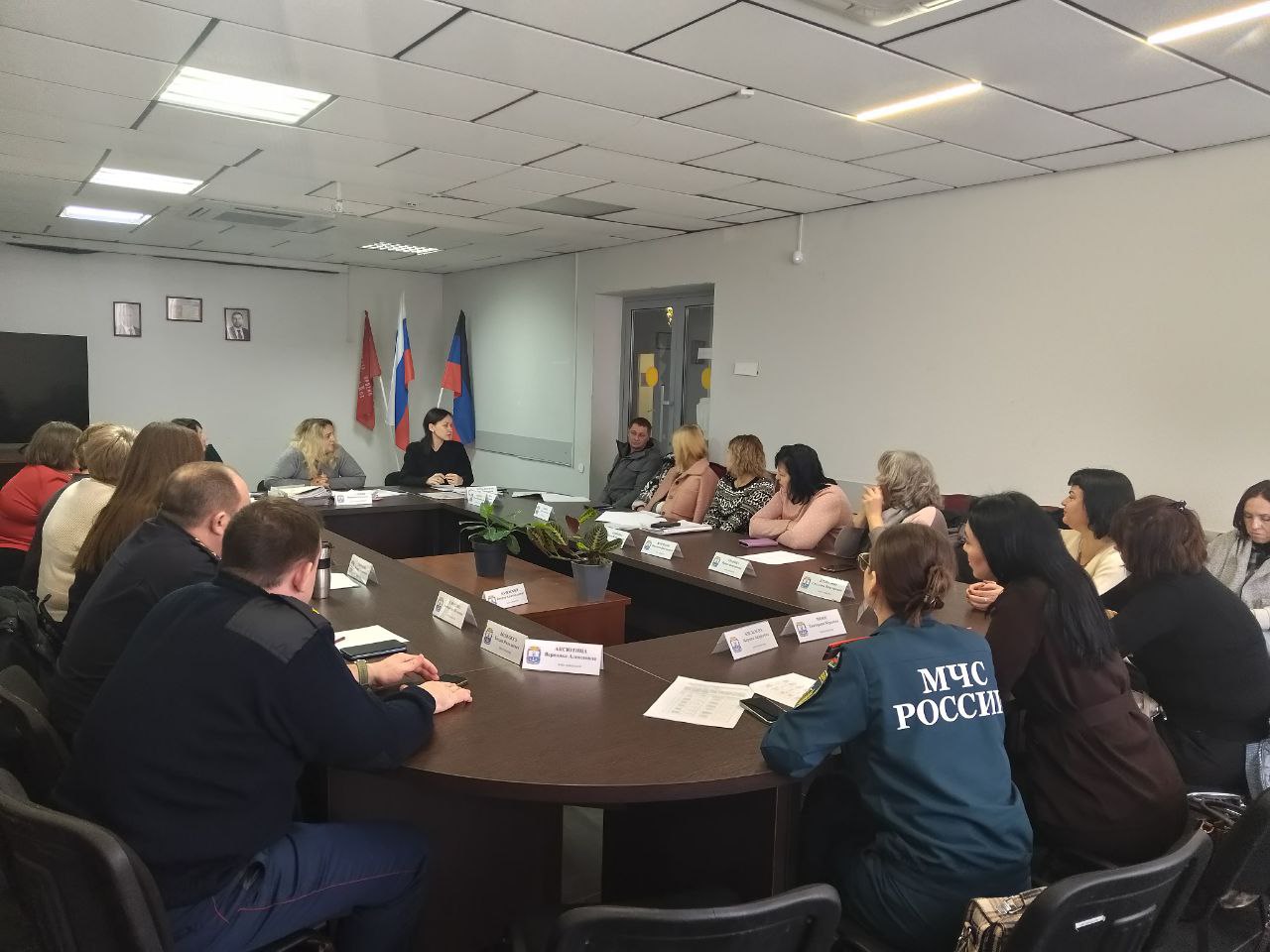 Сегодня состоялось плановое заседание комиссии по делам несовершеннолетних и защите их прав (КДНиЗП) при Управе Ильичевского внутригородского района города Мариуполь