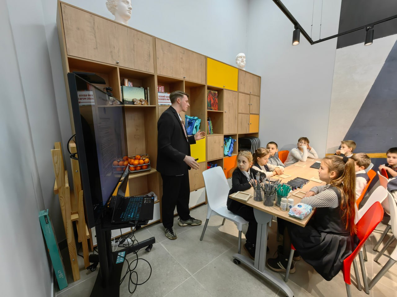 6+. Куда пойти на каникулах: Детский центр приглашает Мы уже показывали Детский Центр, который недавно открыл в Мариуполе Государственный Русский Музей 6+. Куда пойти на каникулах: Детский центр приглашает Мы уже показывали Детский Центр, который недавно открыл в Мариуполе Государственный Русский Музей