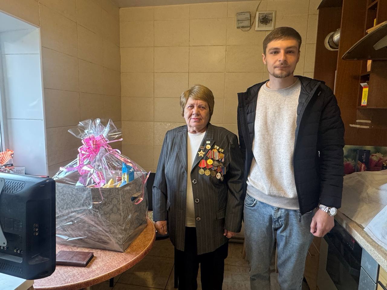 Александр Волошин: #гуманитарнаяпомощь. Сегодняшнюю рубрику посвящаю нашим уважаемым ветеранам блокадного Ленинграда Александр Волошин: #гуманитарнаяпомощь. Сегодняшнюю рубрику посвящаю нашим уважаемым ветеранам блокадного Ленинграда