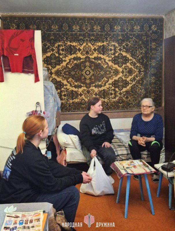Дружина рядом. Активисты Мариупольского штаба Народной Дружины вновь проявили свою заботу о старшем поколении, посетив пожилую женщину — Борисенко Асю Николаевну Дружина рядом. Активисты Мариупольского штаба Народной Дружины вновь проявили свою заботу о старшем поколении, посетив пожилую женщину — Борисенко Асю Николаевну