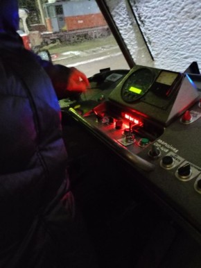 Мариупольтранс: Ежедневно, перед выпуском на линию, специалисты трамвайного депо МУП «МАРИУПОЛЬТРАНС» проводят приём, осмотр состояния и комплектности экипировки трамвайных вагонов, что способствует обеспечению...