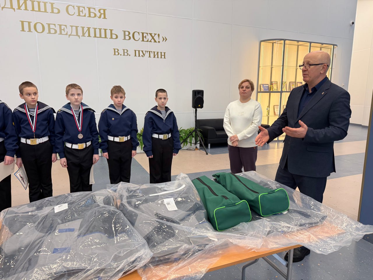 Санкт-Петербург поздравил курсантов Нахимовского военно-морского училища города-побратима Мариуполя с наступающим Новым годом! Санкт-Петербург поздравил курсантов Нахимовского военно-морского училища города-побратима Мариуполя с наступающим Новым годом!