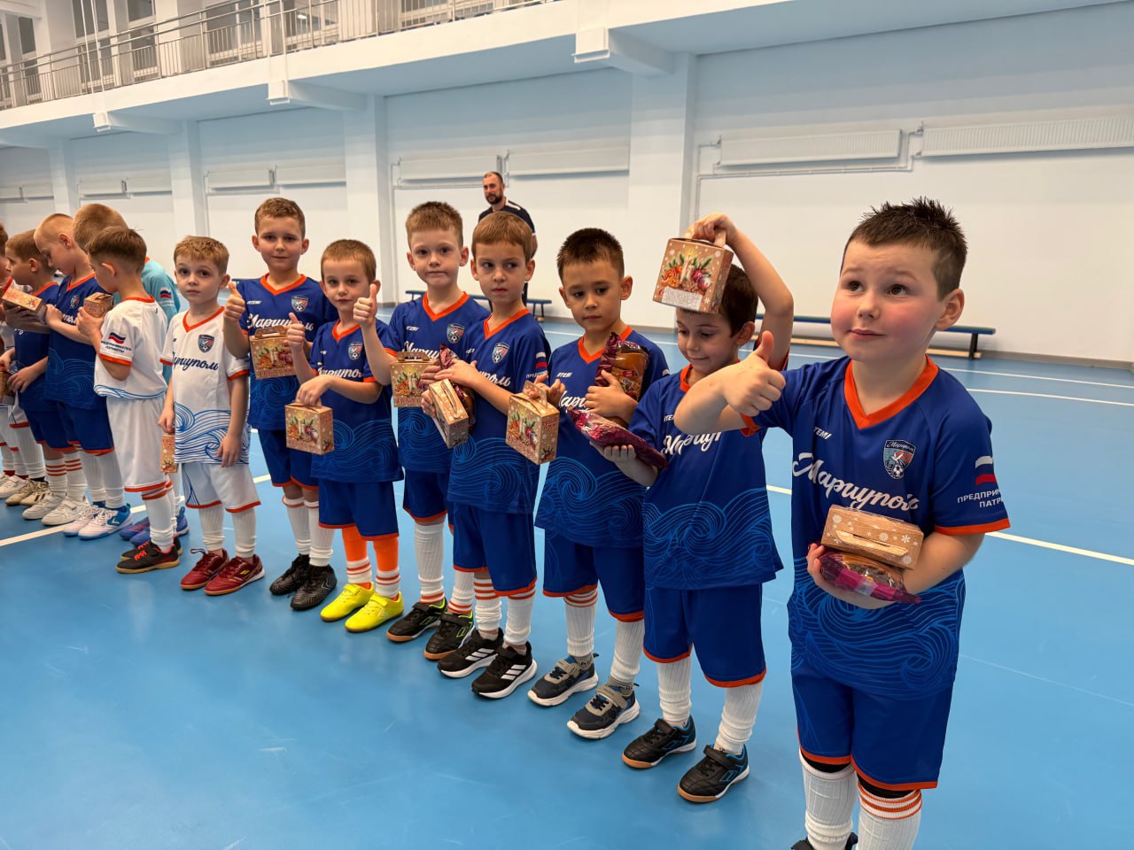 Санкт-Петербург поздравил юных футболистов города-побратима Мариуполя с наступающим Новым годом! Санкт-Петербург поздравил юных футболистов города-побратима Мариуполя с наступающим Новым годом!