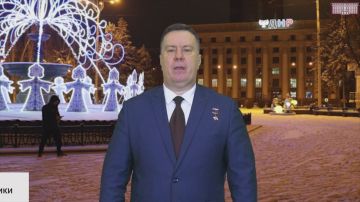 Константин Кузьмин: Дорогие друзья, земляки! От всей души поздравляю вас с Новым годом!