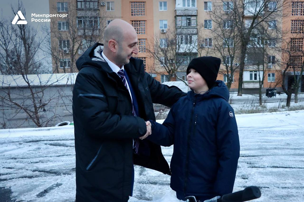 Иван Куликов исполнил мечты двух ребят в рамках «Ёлки желаний» Иван Куликов исполнил мечты двух ребят в рамках «Ёлки желаний»