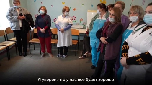 Поздравили с Новым годом маленьких пациентов детской в горбольницы № 2. Они настоящие герои — борются с болезнями как отважные воины