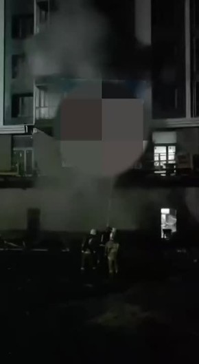 Этой ночью в Мариуполе на пр. Нахимова горел ипотечный дом - такая информация и видео появились в местных телеграм-каналах