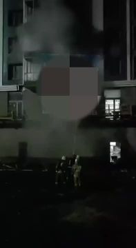 Этой ночью в Мариуполе на пр. Нахимова горел ипотечный дом - такая информация и видео появились в местных телеграм-каналах