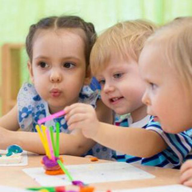 В дружный коллектив дошкольного образовательного учреждения № 160 "Родничок" (ул.Киевская, 41а) на постоянную работу требуются: