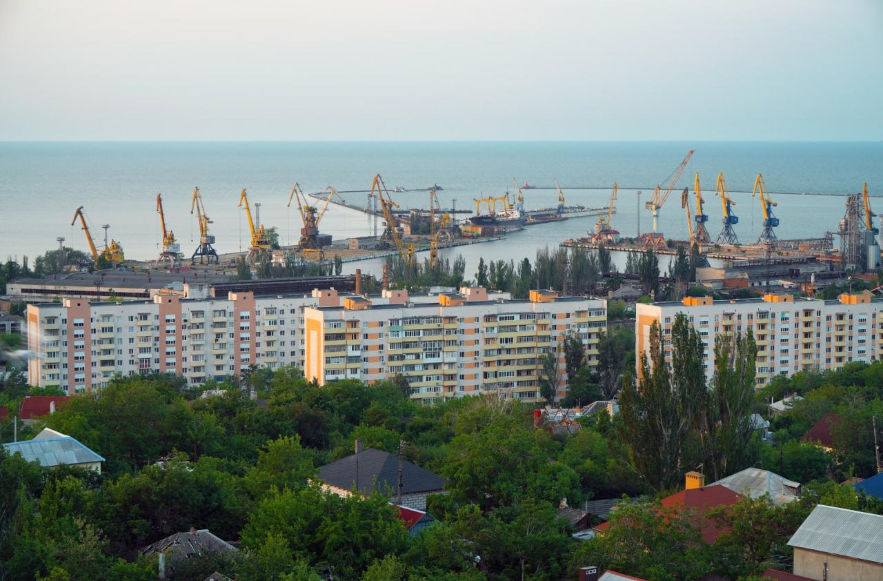 Подрядчики 10 регионов-шефов восстанавливают объекты в ДНР